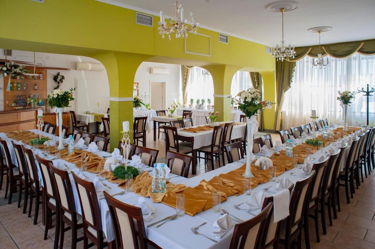 Hotel Livia Wolomin Εξωτερικό φωτογραφία