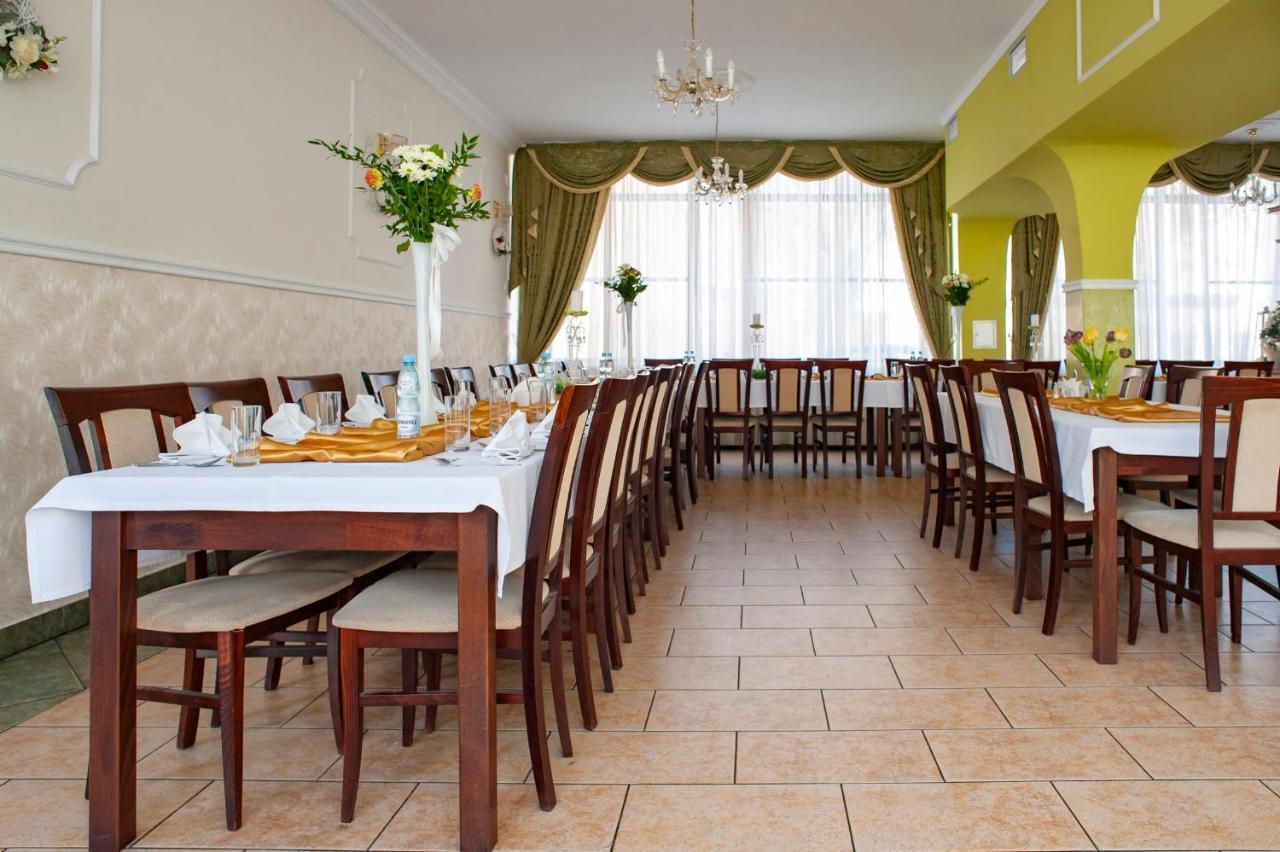Hotel Livia Wolomin Εξωτερικό φωτογραφία