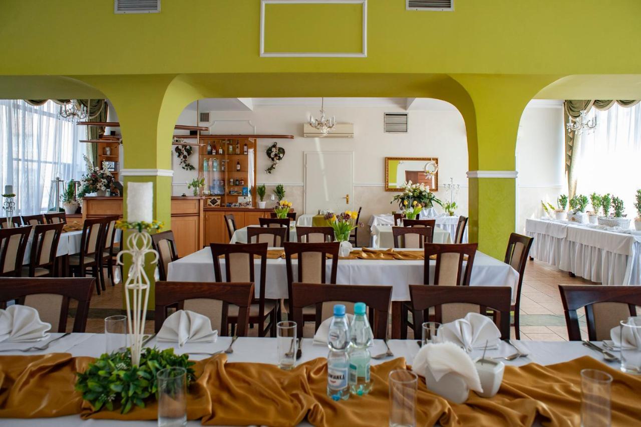 Hotel Livia Wolomin Εξωτερικό φωτογραφία