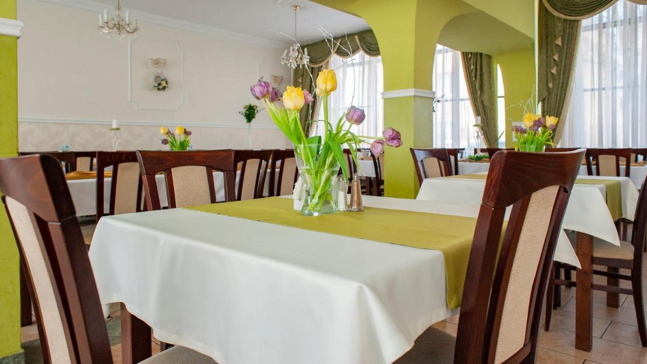 Hotel Livia Wolomin Εξωτερικό φωτογραφία