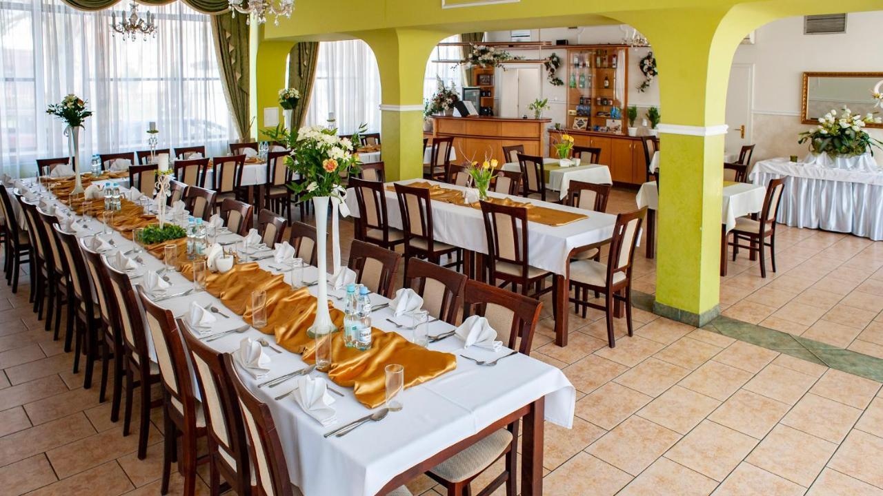 Hotel Livia Wolomin Εξωτερικό φωτογραφία