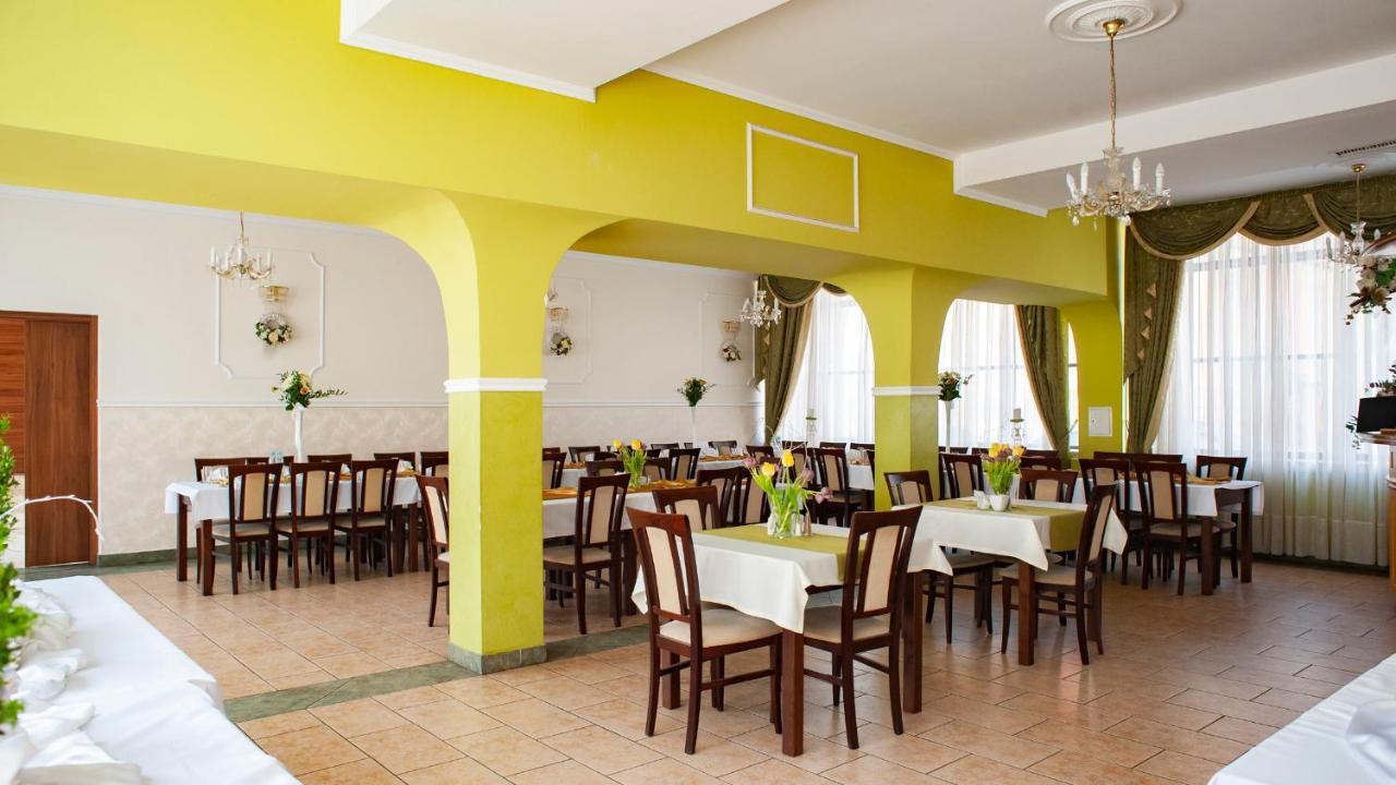 Hotel Livia Wolomin Εξωτερικό φωτογραφία