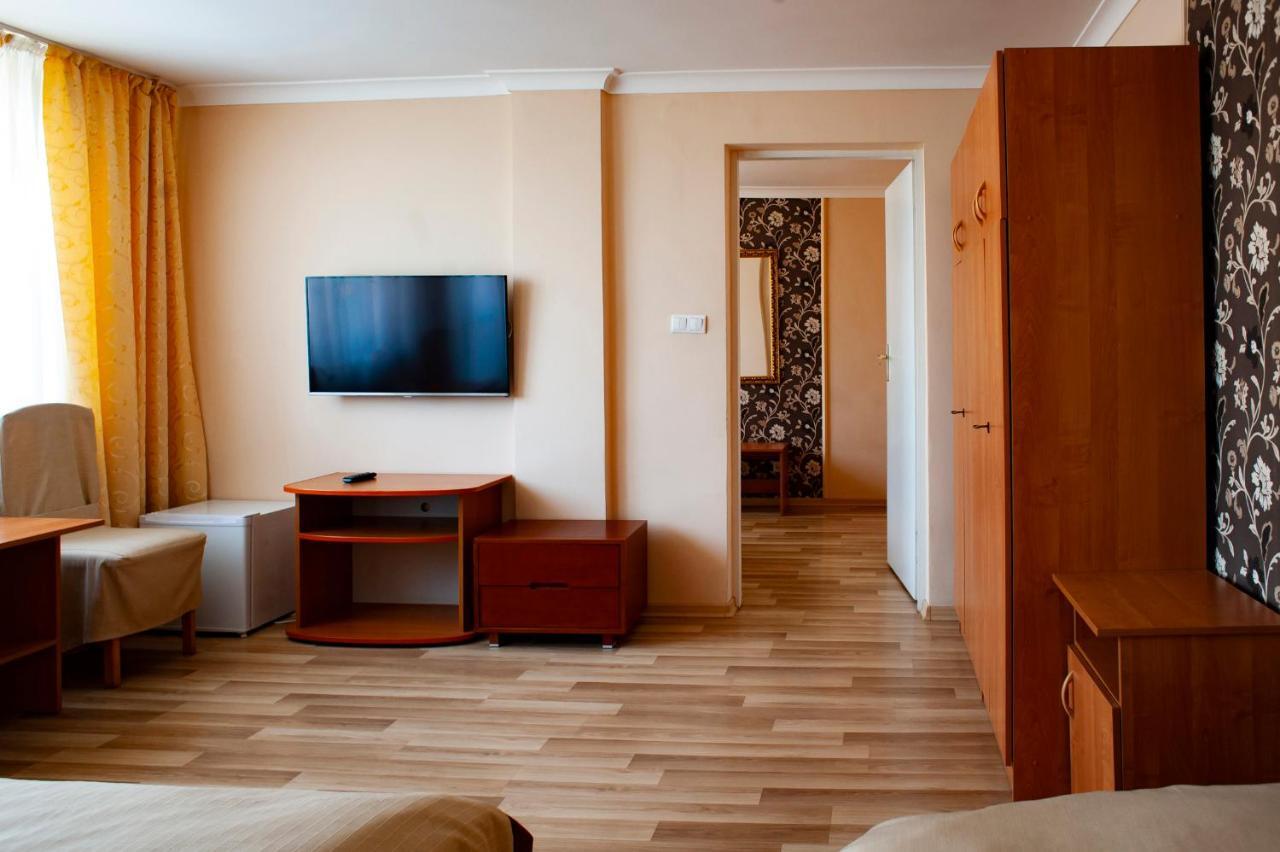 Hotel Livia Wolomin Εξωτερικό φωτογραφία