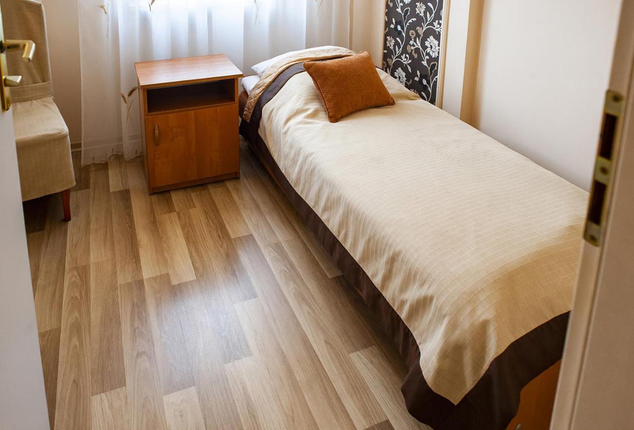 Hotel Livia Wolomin Εξωτερικό φωτογραφία
