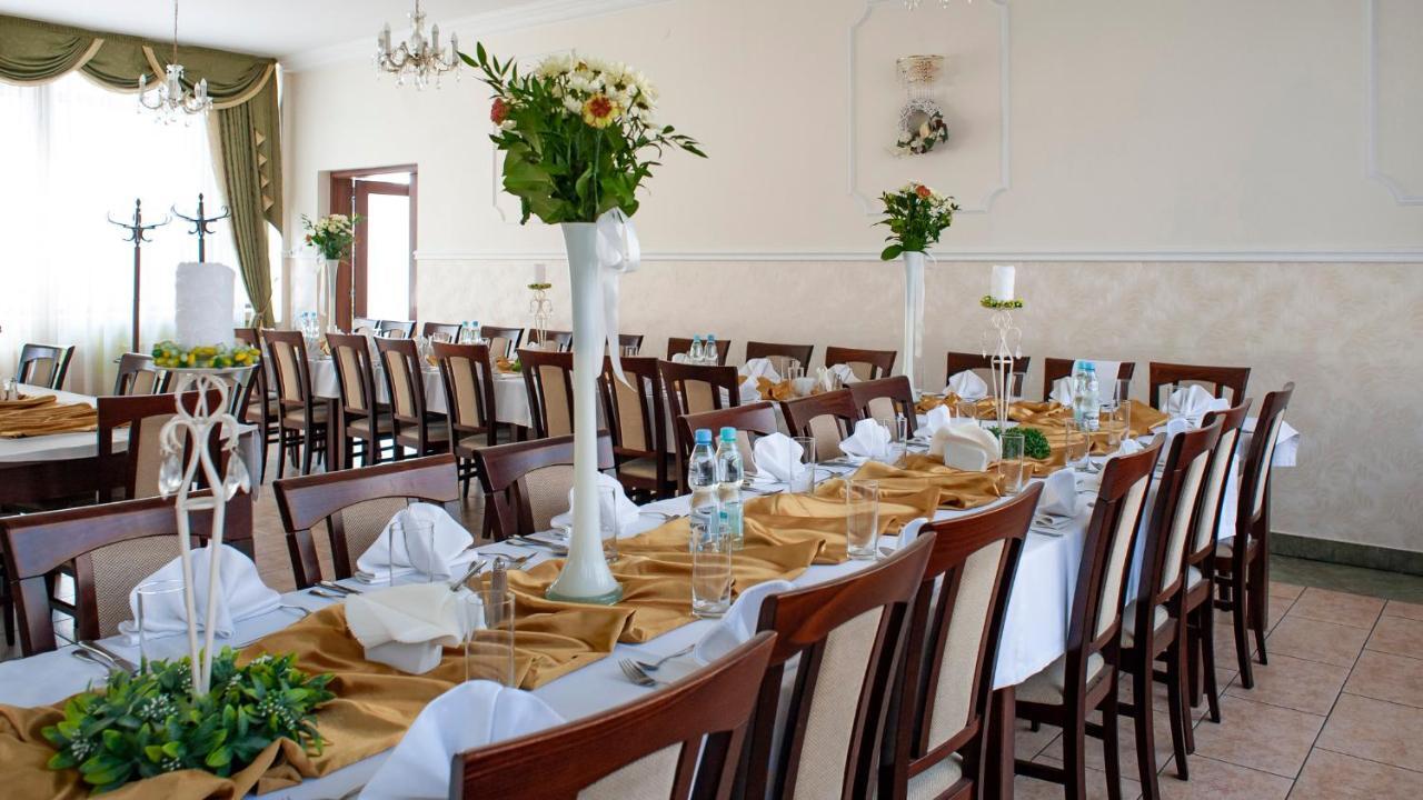 Hotel Livia Wolomin Εξωτερικό φωτογραφία