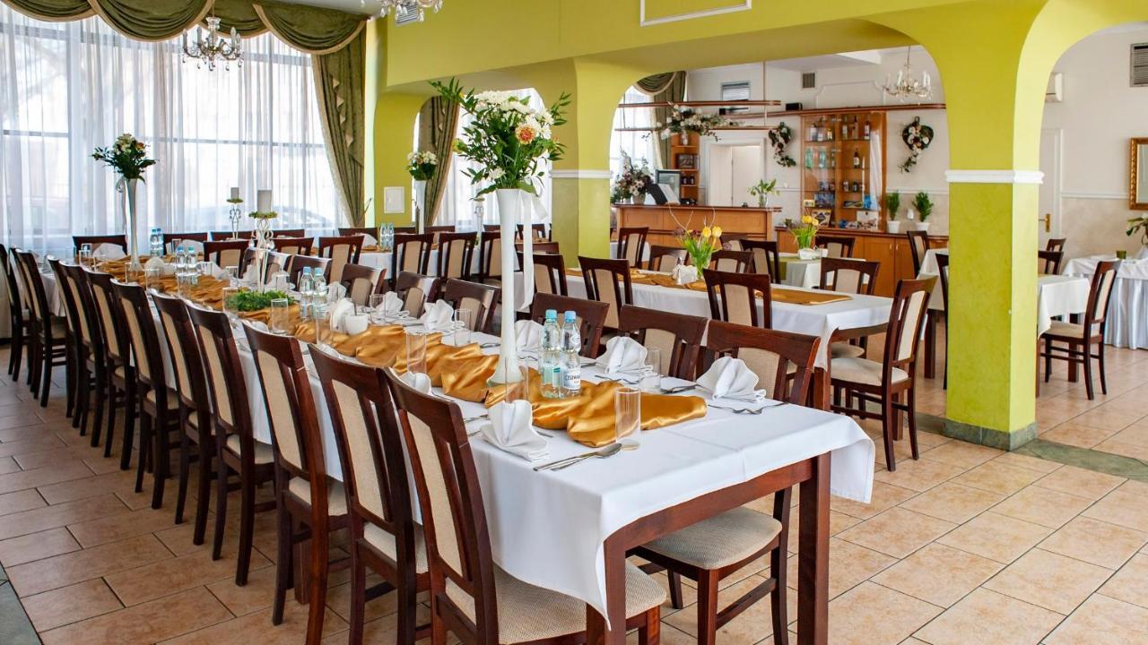 Hotel Livia Wolomin Εξωτερικό φωτογραφία
